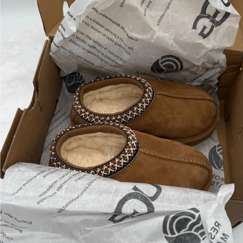NEW UGG Kids Brown Suede Slip-On Shearling Slippers with Beaded Trim Size 9